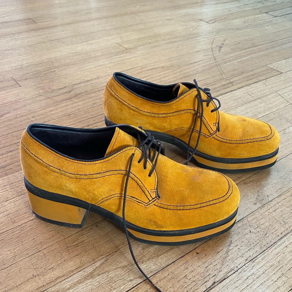 Vintage HUSH PUPPIES platform suede shoes